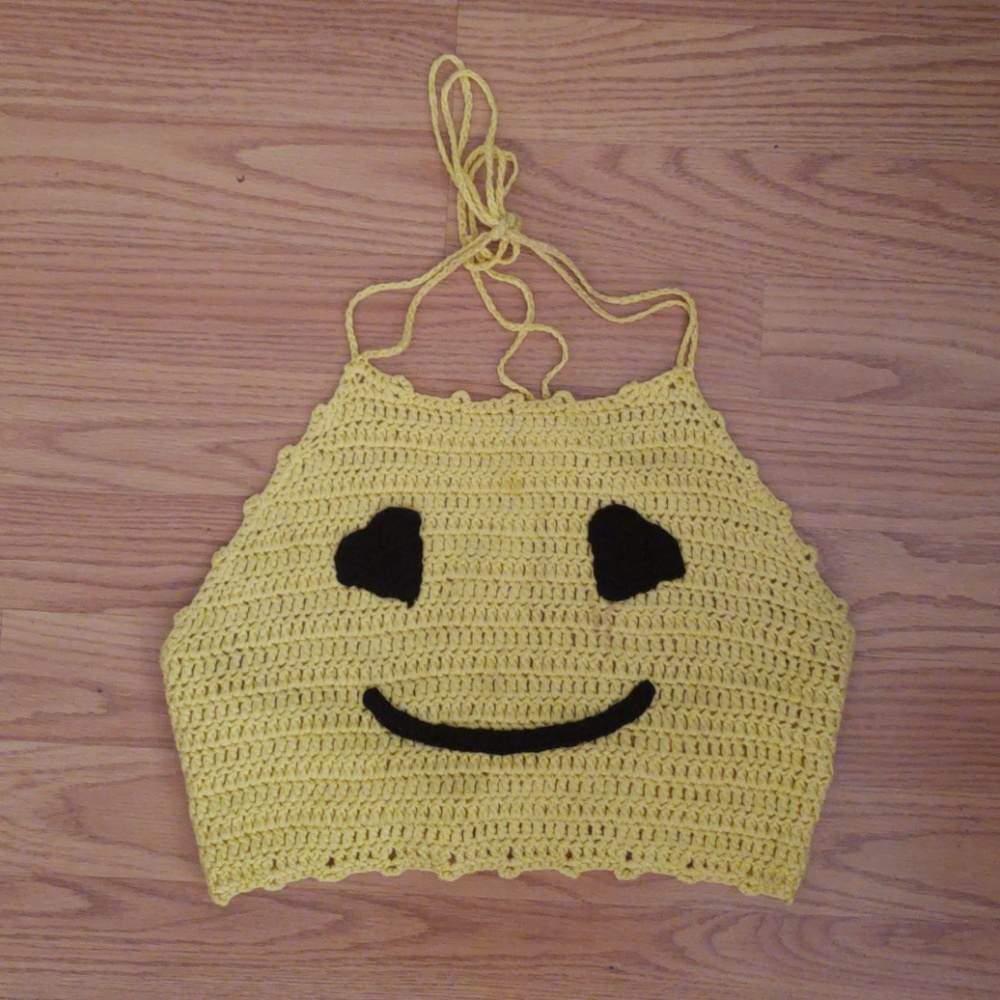 Knitted crop top.